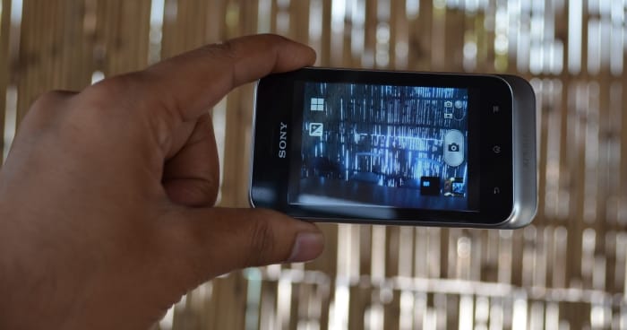 It comes with 2.5 GB internal storage and can be expanded up to 32 GB via microSD.