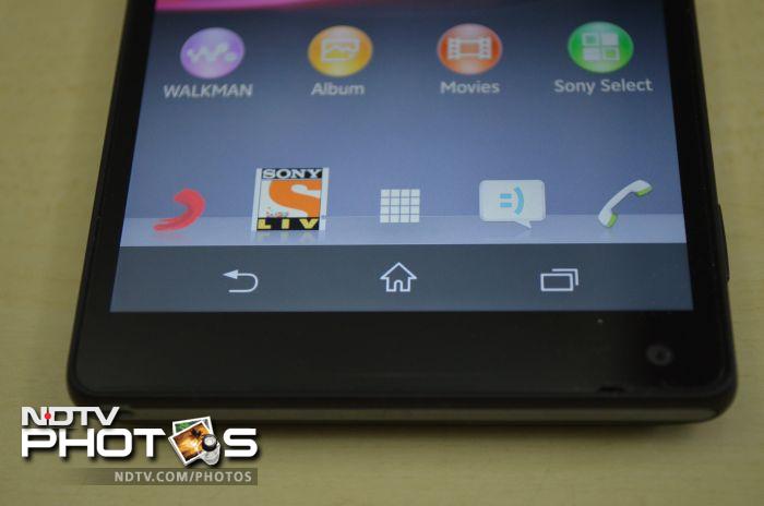 The phone doesn't have separate capacitive buttons for navigation and instead has onscreen buttons.