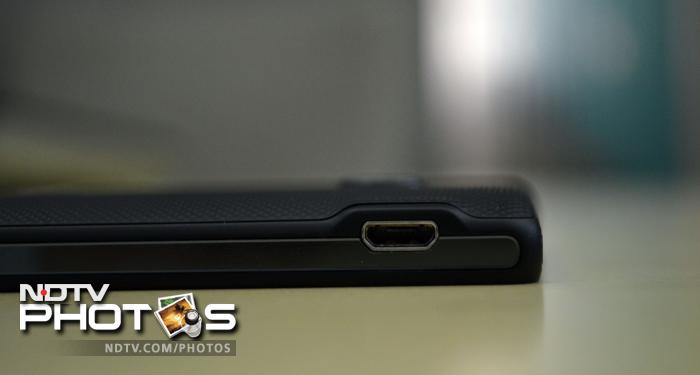 The micro-USB port is placed on the left side of the phone.