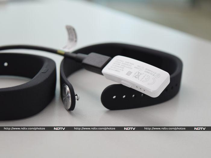 Sony SmartBand (pictures) | NDTV Gadgets360.com