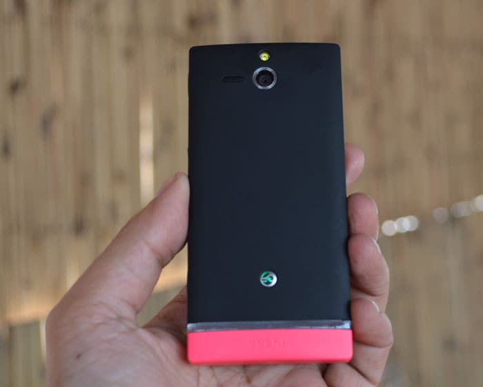 Sony Xperia U comes with a 5 MP rear camera.