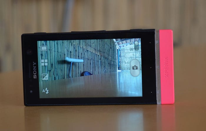 With 1GHz dual-core processor and 512 MB RAM on-board, Sony Xperia U seems quite responsive.