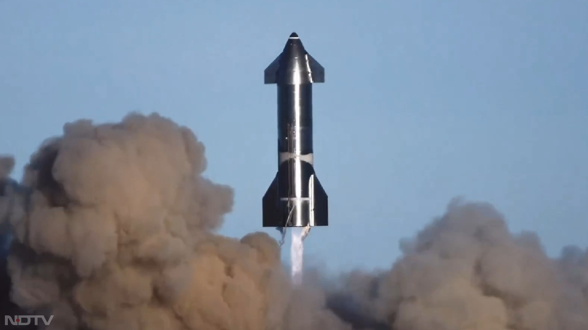 आसमान में हुए दुनिया के सबसे पावरफुल रॉकेट के चिथड़े