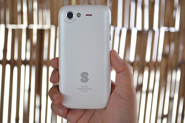The device runs on Gingerbread and is powered by a 1GHz Snapdragon Qualcomm processor.