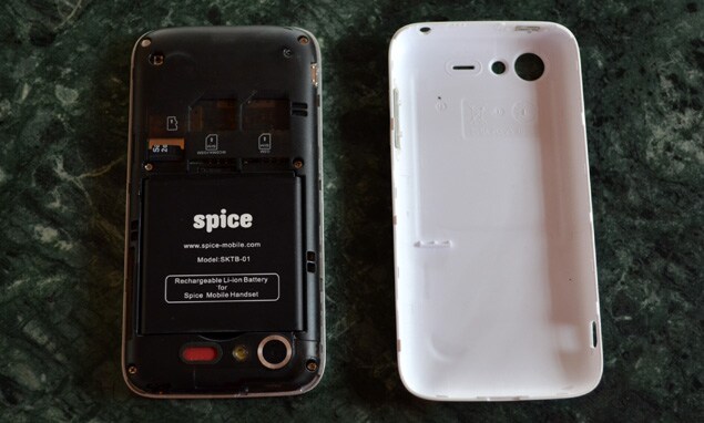 The Spice Mi-425 comes with a 2000 mAh Lithium ion battery which is bigger than most smartphones in the class. This gives a standby time of 192 hours and a talk time of 6 hours.