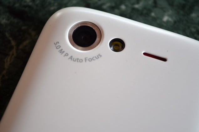 The device has a 5 MP rear camera with autofocus and digital zoom. The camera enables you to click images with a maximum resolution of 2592 x 1944 pixels.