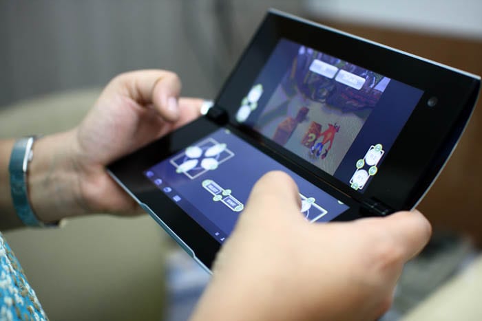 The PS-like controls for playing games can be adjusted for placement.