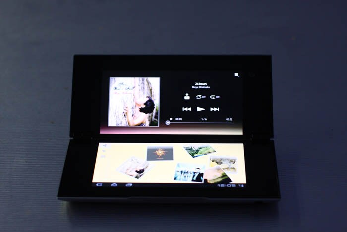 While the controls feature on the top screen, the music player has a very elegant display of album art on the lower screen.