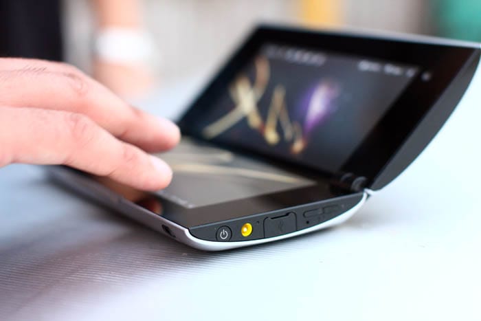 The device has all its ports on the right side.