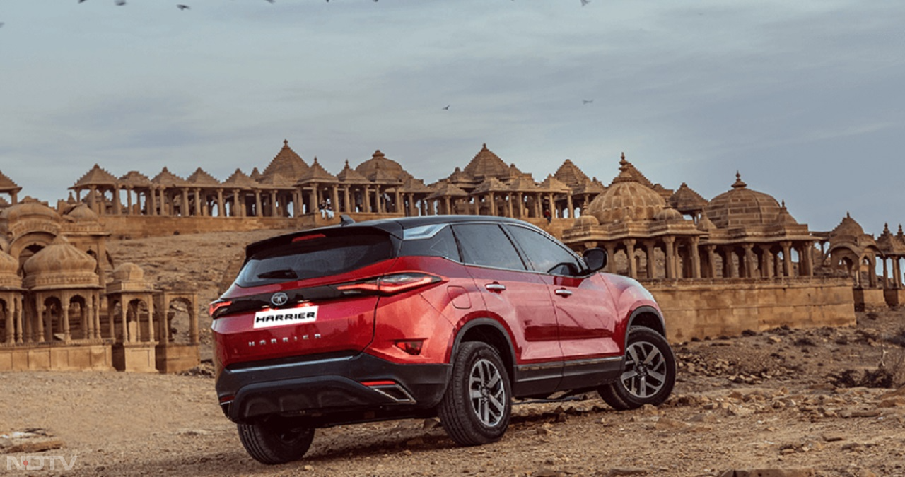 टाटा मोटर्स Tata Harrier में नए फीचर्स लेकर आ रही है, हालांकि अभी लॉन्च तारीख का ऐलान नहीं किया गया है। नई Tata Harrier की बुकिंग शुरू हो गई है और इस एसयूवी को सिर्फ 30 हजार रुपये देकर बुक किया जा सकता है।