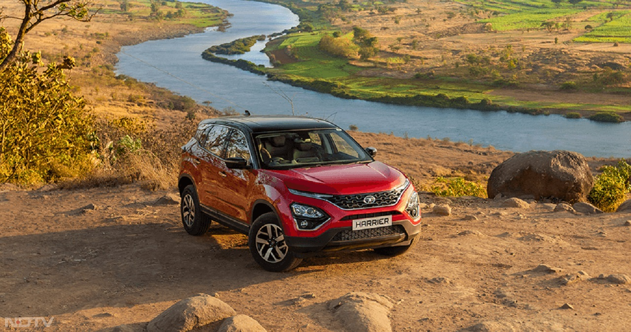2023 Tata Harrier में यह सबसे बड़ा अपग्रेड लेवल 2 ADAS फंक्शंस मिलना है, जिससे फॉरवर्ड कॉलिशिन वार्निंग, ऑटोनोमस इमरजेंसी ब्रेकिंग, ट्रैफिक साइन रिकग्निशन, हाई-बीम असिस्ट लैंड डिपार्चर वार्निंग, ब्लाइंड स्पॉट डिटेक्शन, लेन चेंज अलर्ट और रियर  कॉलिशिन वार्निंग शामिल है।