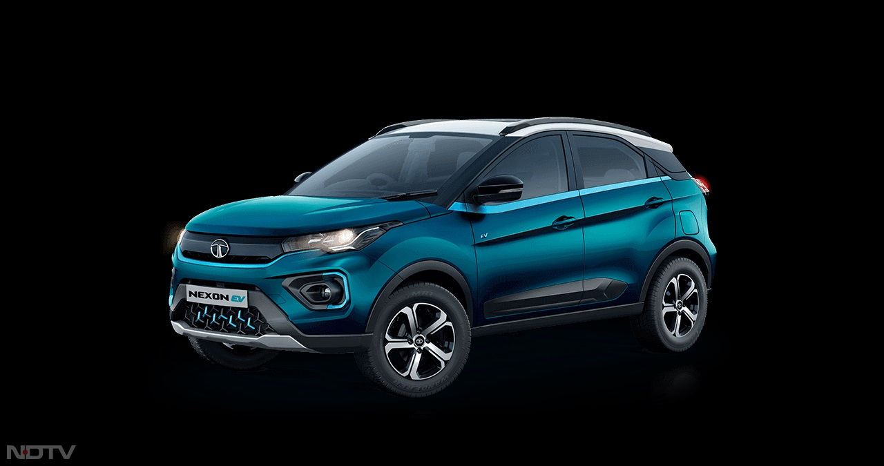 कीमत की बात की जाए तो Tata Nexon EV Prime की शुरुआती एक्स शोरूम कीमत 14.49 लाख रुपये है। वहीं Tata Nexon EV Max की शुरुआती एक्स शोरूम कीमत 16.49 लाख रुपये है।