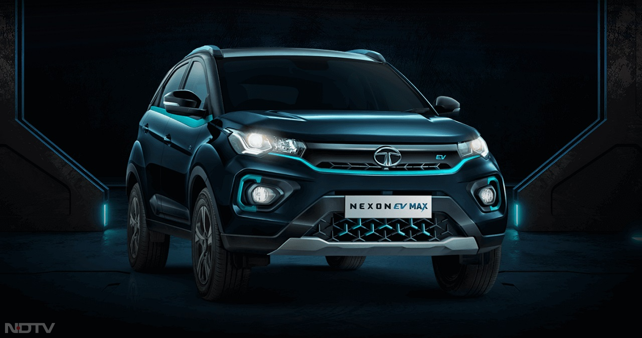Tata Nexon EV या Nexon EV Max खरीदने पर टाटा मोटर्स के सेविंग कैलकुलेटर के जरिए रोजाना 100 किमी की रनिंग के हिसाब से 5 साल में लगभग 10,18,270 रुपये की बचत की जा सकती है। यह कैलकुलेशन पेट्रोल की मुंबई में वर्तमान कीमत 106 रुपये प्रति लीटर के हिसाब से लगाई है। मतलब कि Tata Nexon EV चलाने पर हर साल लगभग 2,03,654 रुपये की बचत की जा सकती है।