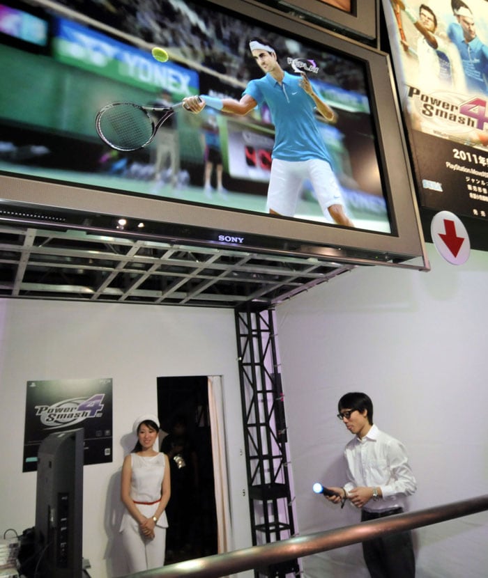 A visitor plays a tennis videogame at the Sony PlayStation 3 booth with a PlayStation Move mortion-sensor controler at the Tokyo 

Game Show in Chiba city, suburban Tokyo on September 16, 2010. The PlayStation Move is consisted with a new light stick controler, 

equipped with various sensors and motion capture small camera. (Photo: AFP)