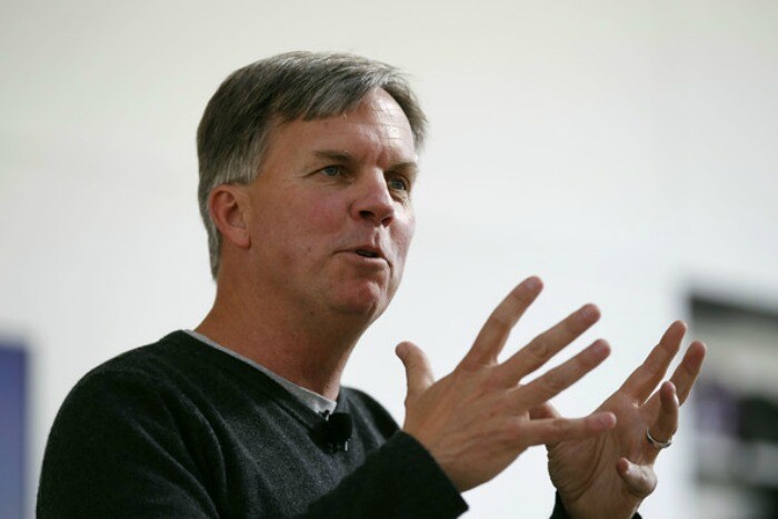 <b>Ron Johnson</b> : Joined Apple as senior vice president in January 2000. He leads Apple's retail strategy and is responsible for its overall execution and performance. Under Ron's leadership, Apple has opened over 200 stores to date.
(Text Credit: Apple.com)