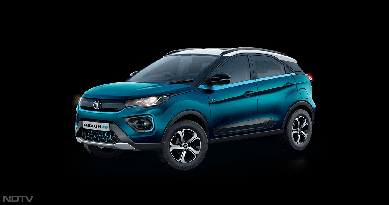 Tata Nexon EV Prime में 30.2 kWh लिथियम आयन बैटरी दी गई है। Nexon EV की इलेक्ट्रिक मोटर 129 PS और 245 NM का टार्क जनरेट करती है। सिंगल चार्ज में Nexon EV अधिकतम 312 किमी की रेंज प्रदान कर सकती है। Tata Nexon EV Prime की एक्स शोरूम कीमत 14,49,000 रुपये है।