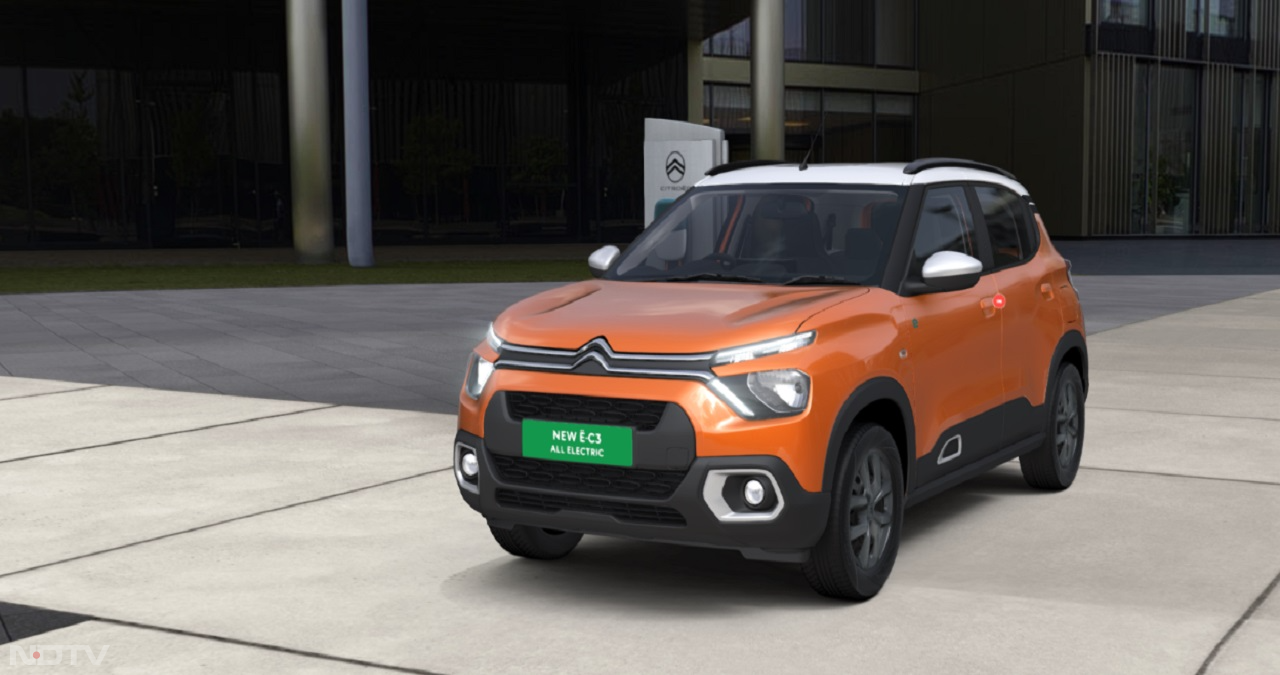 Citroen eC3 में 29.2kWh बैटरी पैक दिया गया है। Citroen के मुताबिक eC3 सिर्फ 6.8 सेकेंड्स में 0-60kmph की दूरी तय कर सकती है। eC3 को 3.3kW AC होम चार्जिंग की मदद से 10.5 घंटे में फुल चार्ज किया जा सकता है। यह एक बार चार्ज होकर 320 किमी की रेंज प्रदान कर सकती है। कीमत की बात की जाए तो Citroen eC3 की कीमत 11.5 लाख रुपये है।