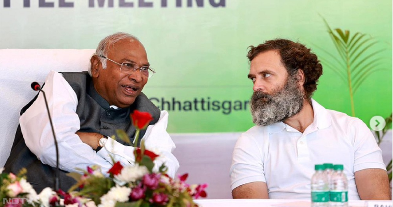 Twitter पहले राजनेताओं, अभिनेताओं, खिलाड़ियों और पत्रकारों के साथ अन्य सेलिब्रिटीज को ट्विटर अकाउंट पर ब्लू टिक प्रदान करता था। एलन मस्क द्वारा ट्विटर खरीदने से पहले यह सर्विस बिलकुल मुफ्त थी। (फोटो क्रेडिट- Instagram/rahulgandhi)