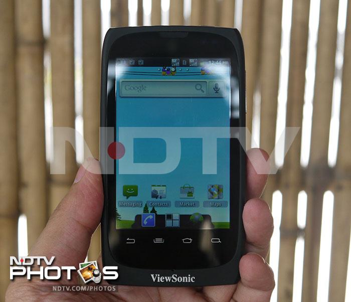 The smartphone features a 3.5 inch 480x320p resolution display and comes with 800MHz processor on-board.