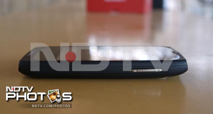 The sides of smartphone are pretty clean apart from the volume rocker on the right and the USB-cum-charging port on the left.
