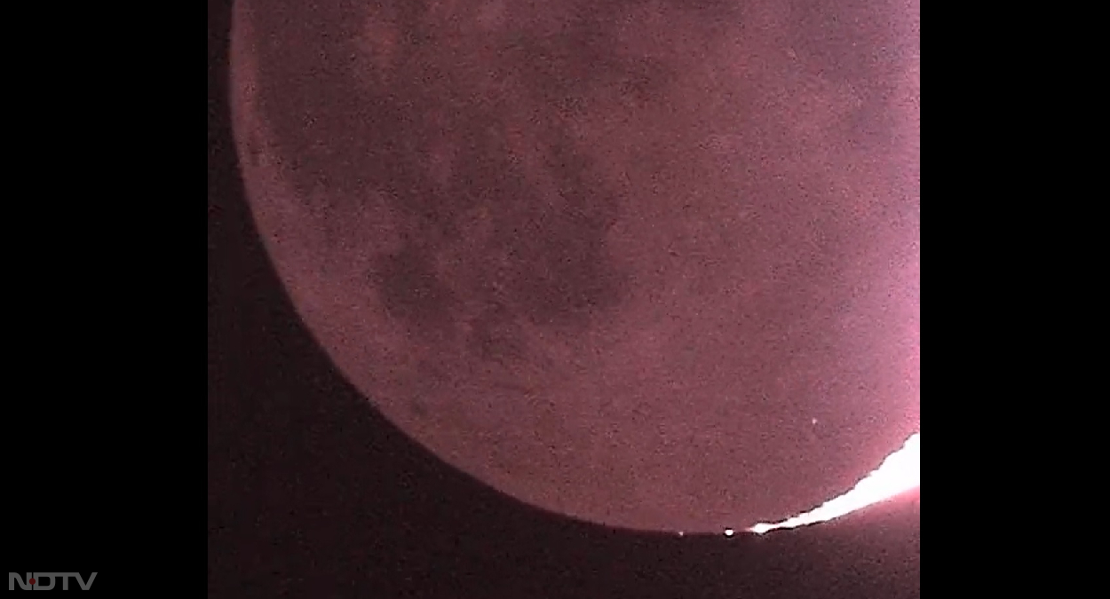 चंद्रमा से उल्&zwj;कापिंड टकराते हुए देखे हैं? आज देख लीजिए! कैमरे में कैद हुआ ऐतिहासिक नजारा
