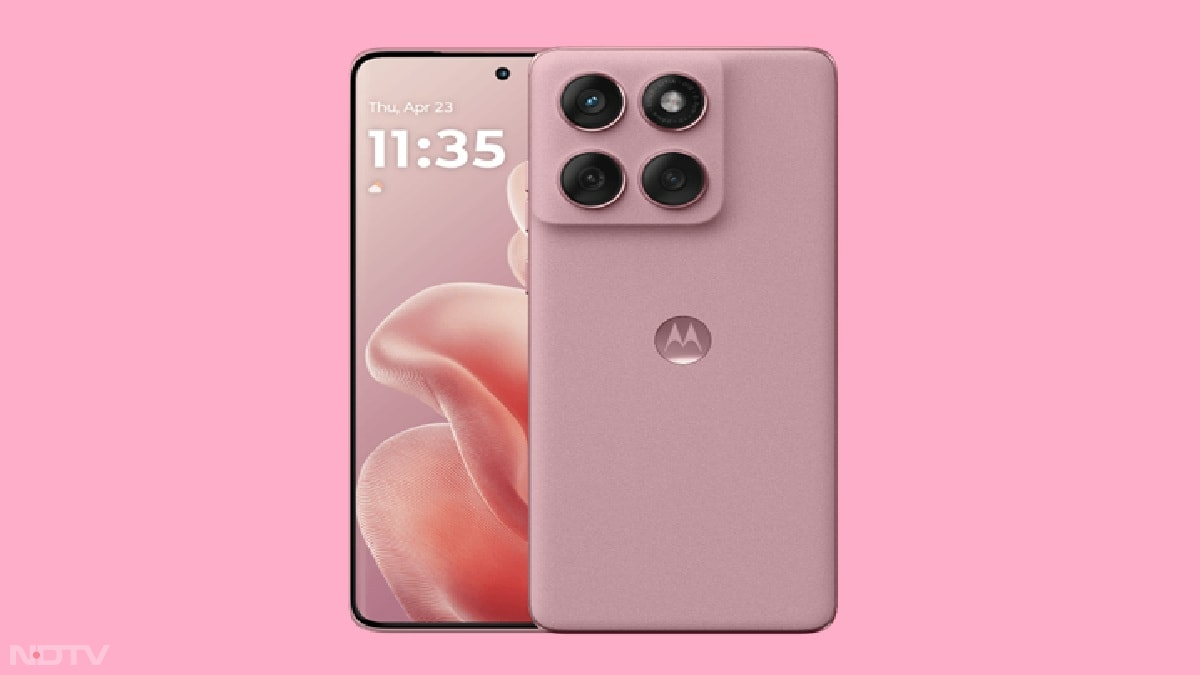 Motorola Edge 60 Fusion में वाटरप्रूफ के लिए IP68 रेटिंग दी गई है। Motorola Edge 60 Fusion का 8GB RAM/128GB स्टोरेज वेरिएंट ऑफिशियल साइट पर 22,999 रुपये में लिस्ट है। बैंक ऑफर में एक्सिस बैंक क्रेडिट कार्ड से भुगतान पर 2250 रुपये डिस्काउंट मिल सकता है, जिसके बाद प्रभाव कीमत 20,749 रुपये हो जाएगी।