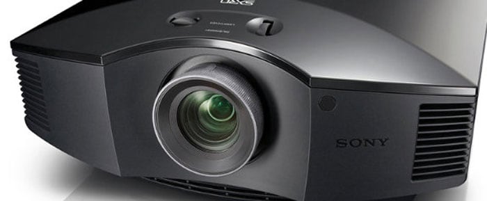 <b>Sony-Projector</b><br><br>
Sony has introduced a new 3D Video projector, the VPL-VW90ES designed for a home usage. The projector is obviously Full HD comes with an impressive 150,000:1 contrast ratio, use's Sony's active glasses technology (for 3D) as well as featuring an incredibly low fan noise. This beast is set to hit the streets in November.