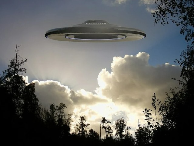 Photo : …जब आर्मी हेलीकॉप्‍टर के सामने आ गए 3 UFO, वीडियो ने मचा दी थी सनसनी