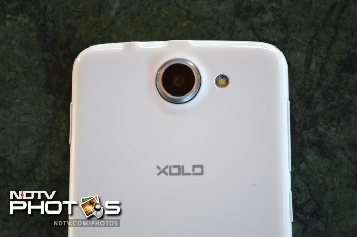 Xolo A1000 has an 8 megapixel auto focus rear camera with BSI sensor.