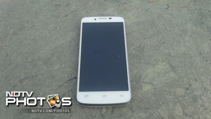 Xolo Q1000 is powered by a 1.2GHz quad core processor and runs on Android 4.2 Jelly Bean.