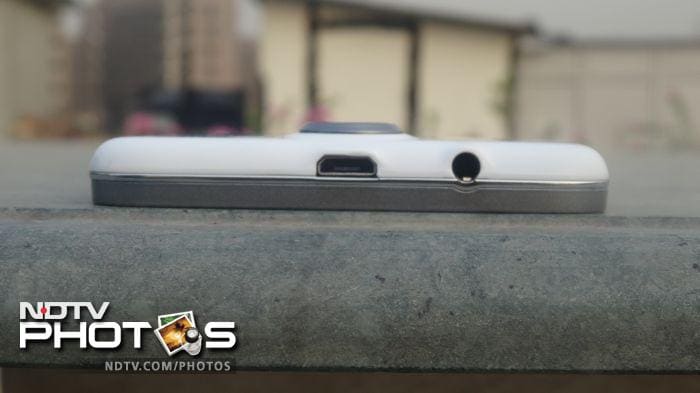 The micro-USB port and the 3.5mm jack are placed on the top.