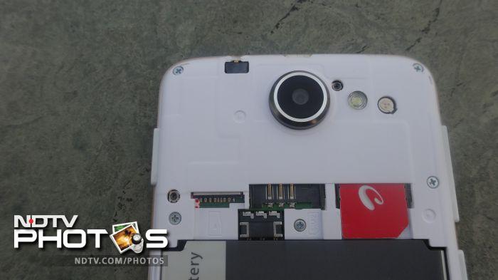 Xolo Q1000 is a dual-SIM (GSM+GSM) phone.