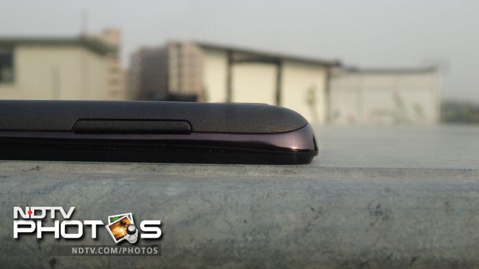 The volume rocker is located at the left side of the phone.