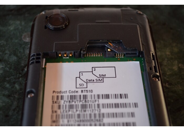 The X500 is a dual-SIM phone.