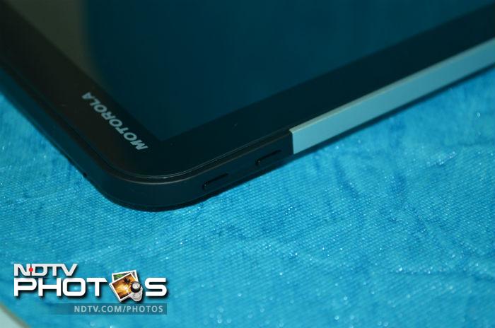 The volume rocker rests on the left edge of the device. The buttons could have been a bit bigger for better ease of use. (Photo: Sameer Mitha)