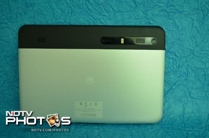 The rear of the device houses a 5MP camera with dual LED flash that can record videos in 720p. The rear also houses the lock/unlock button. This may seem odd at first but once you get used to the device it seems very conveniently placed. The front of the device houses a 2MP camera, which is pretty good for video chatting. (Photo: Sameer Mitha)
