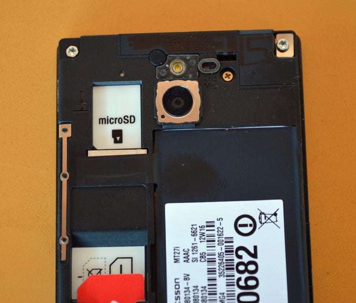 The internal memory of the smartphone is 8GB, and can be expanded via the microSD card slot.