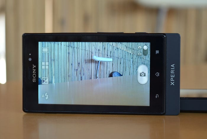 The smartphone camera supports up to 720p video recording.