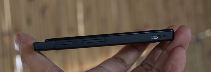 The device has a Micro-USB port for fast data transfer.