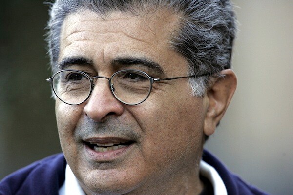 <b>Terry Semel</b> - May 2001-June 2007. Hired from Warner Bros. Stepped down under shareholder pressure.