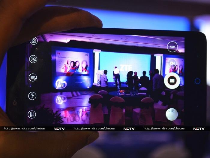 The <a href="http://gadgets.ndtv.com/zte-v5-1926">V5's</a> rear camera comes with lightmeter, autofocus, stabliser, special effects, Panorama, and face detection features.