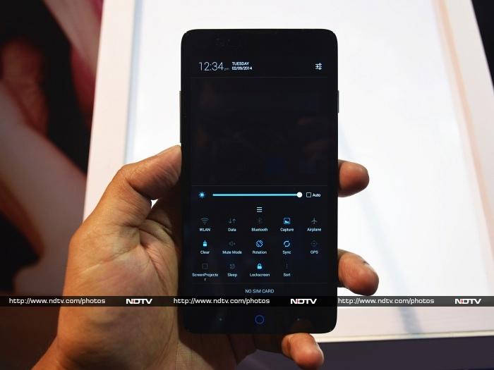 Connectivity options on the <a href="http://gadgets.ndtv.com/zte-v5-1926">ZTE V5</a> include 3G, Wi-Fi 802.11 b/g/n, Micro-USB, Glonass, A-GPS and FM radio.