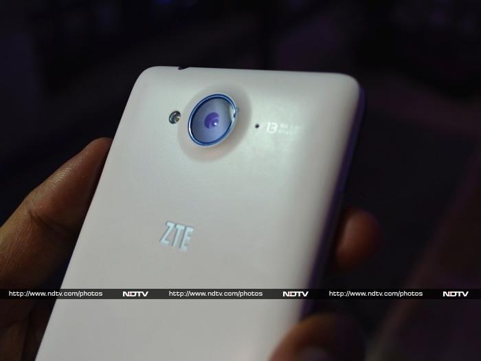 <a href="http://gadgets.ndtv.com/zte-v5-1926">ZTE V5</a> sports a 13-megapixel rear camera with a Sony Exmor CMOS sensor, alongside LED flash.