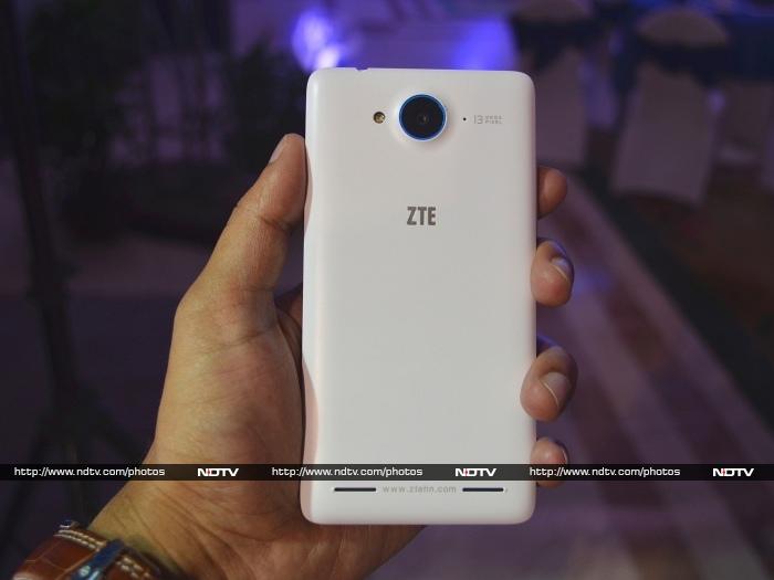 The <a href="http://gadgets.ndtv.com/zte-v5-1926">ZTE V5</a> is backed by a 2400mAh removable battery.