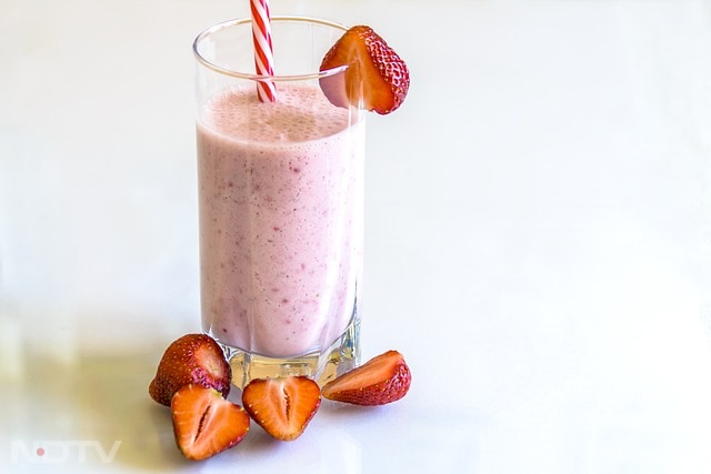 While smoothies can be packed with fruits and veggies, they can also contain high-calorie ingredients like yogurt, nut butters, and sweeteners. Drinking calories can make it harder to feel full, leading to overconsumption. Its better to eat whole fruits or control smoothie ingredients.