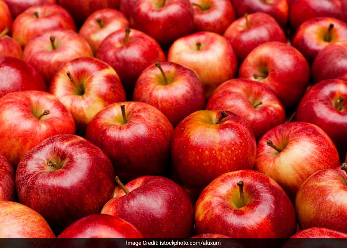 Apples not only provide fibre, but also are comprised of 85% water, giving a feeling of fullness and reduce the impact of cholesterol.