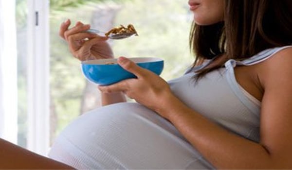 If you are pregnant or have heavy periods, increase the amount of iron you consume. Pregnant women should get 30 mg of iron daily. Women need to be careful to monitor the amount of iron in their diets because they have a greater risk of becoming anaemic.