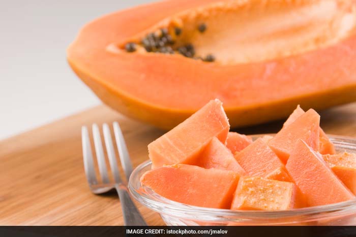 Papayas is a rich source of antioxidants, vitamin E, vitamin C, vitamin A and vitamin D. These antioxidants helps prevent oxidation of LDL cholesterol which if not taken care of can stick to and build up in blood vessel walls forming dangerous plaques leading to atherosclerosis, heart attacks or strokes.