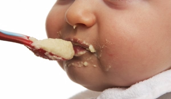 Solid foods should be introduced only after 6 months of age.