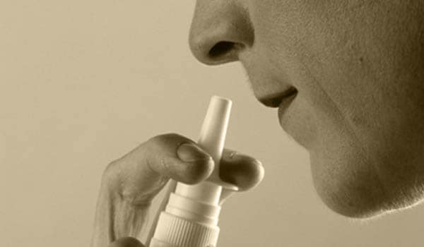Saline nasal sprays combat stuffiness and congestion. Unlike nasal decongestants, saline sprays dont lead to a rebound effect - a worsening of symptoms when the medication is discontinued - and most are safe and non-irritating, even for children.